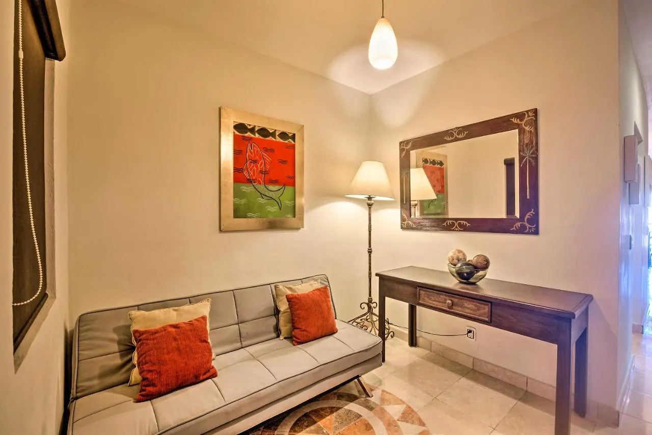 Playa Del Carmen Beachfront Condo With Pool Access! Apartmán