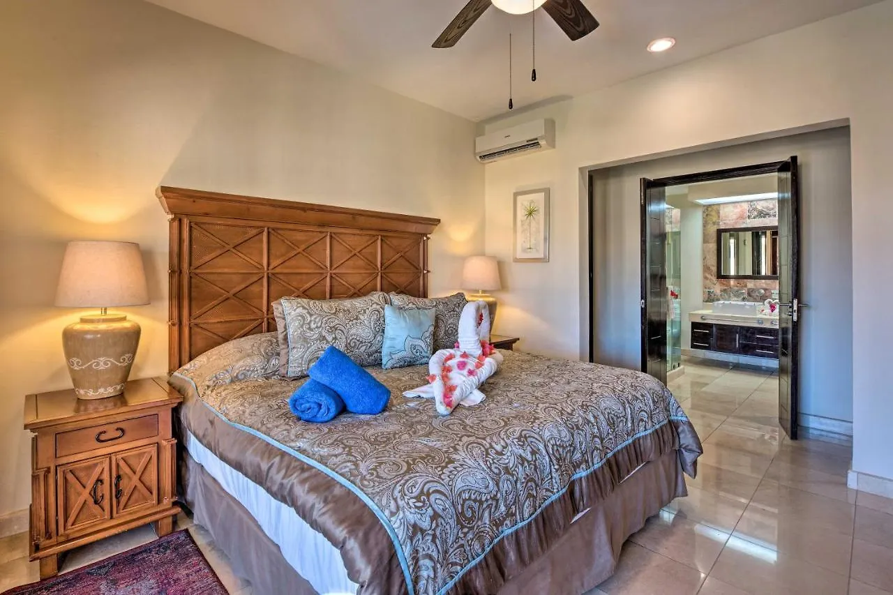 Playa Del Carmen Beachfront Condo With Pool Access! Mexiko