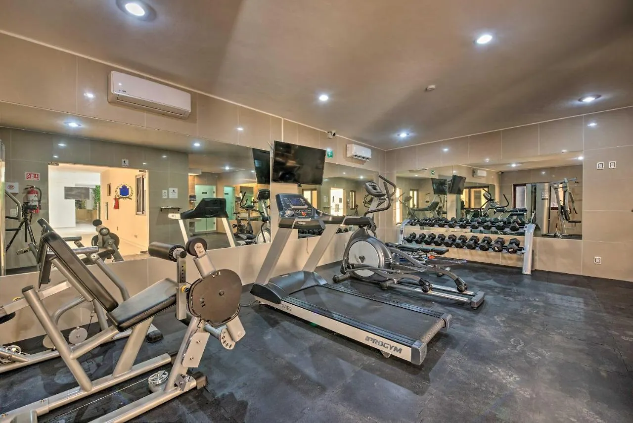Playa Del Carmen Beachfront Condo With Pool Access! Mexico