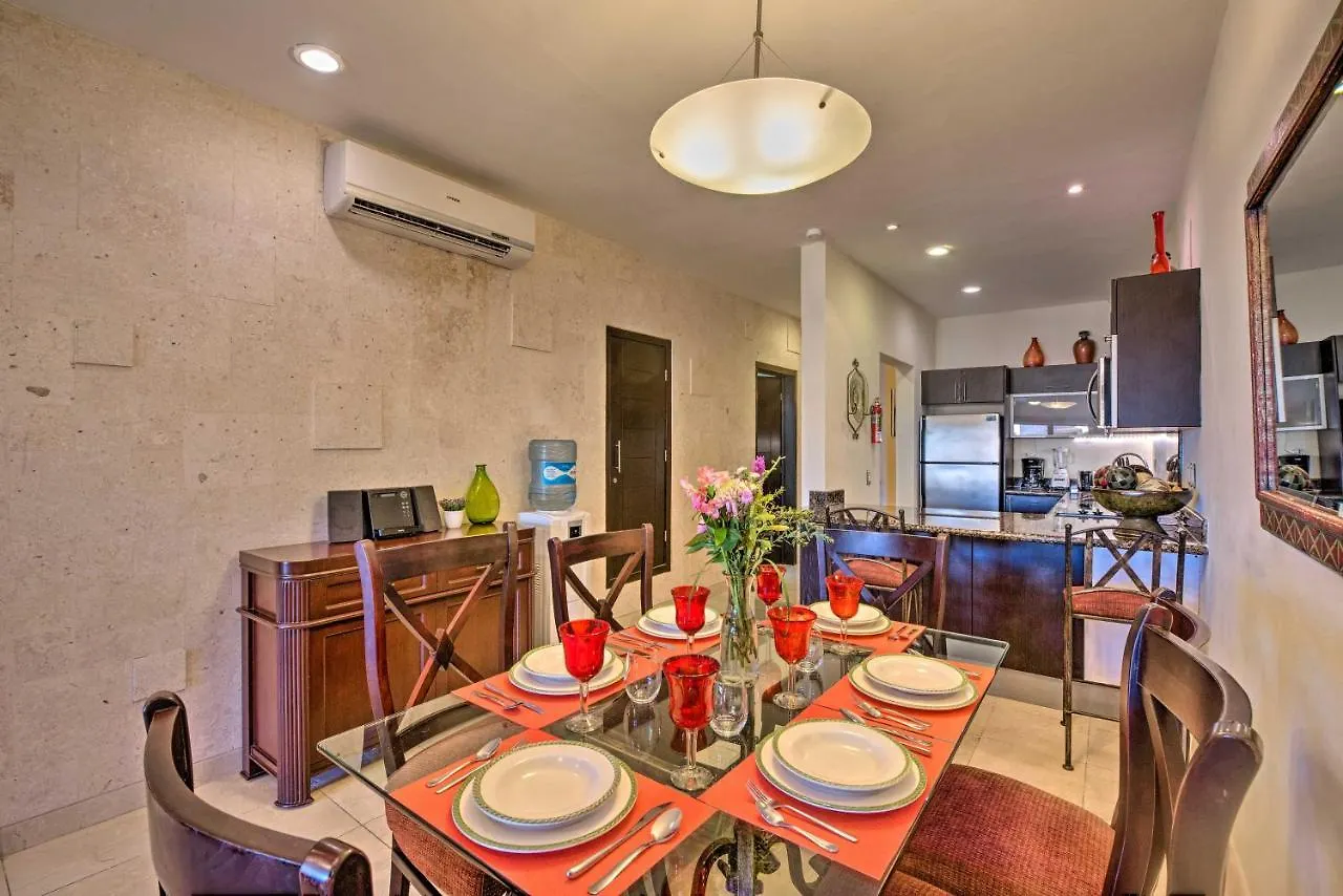 Playa Del Carmen Beachfront Condo With Pool Access! 0*, Playa del Carmen Mexico