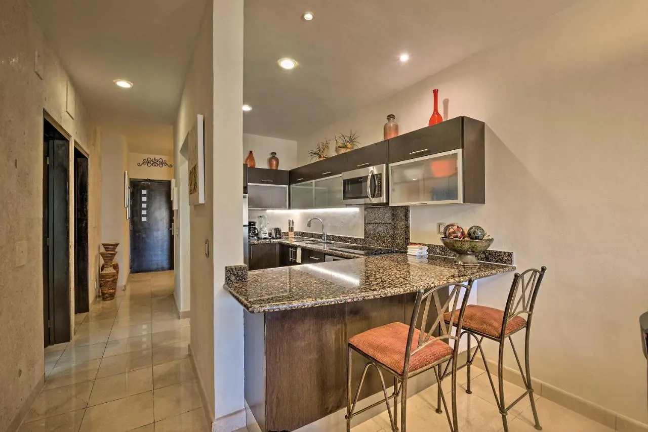 Playa Del Carmen Beachfront Condo With Pool Access! 0*, Playa del Carmen