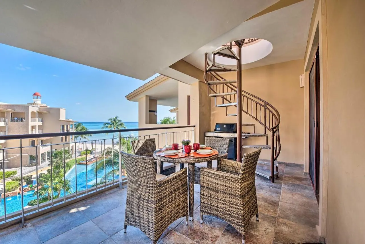 Playa Del Carmen Beachfront Condo With Pool Access! Apartment Playa del Carmen