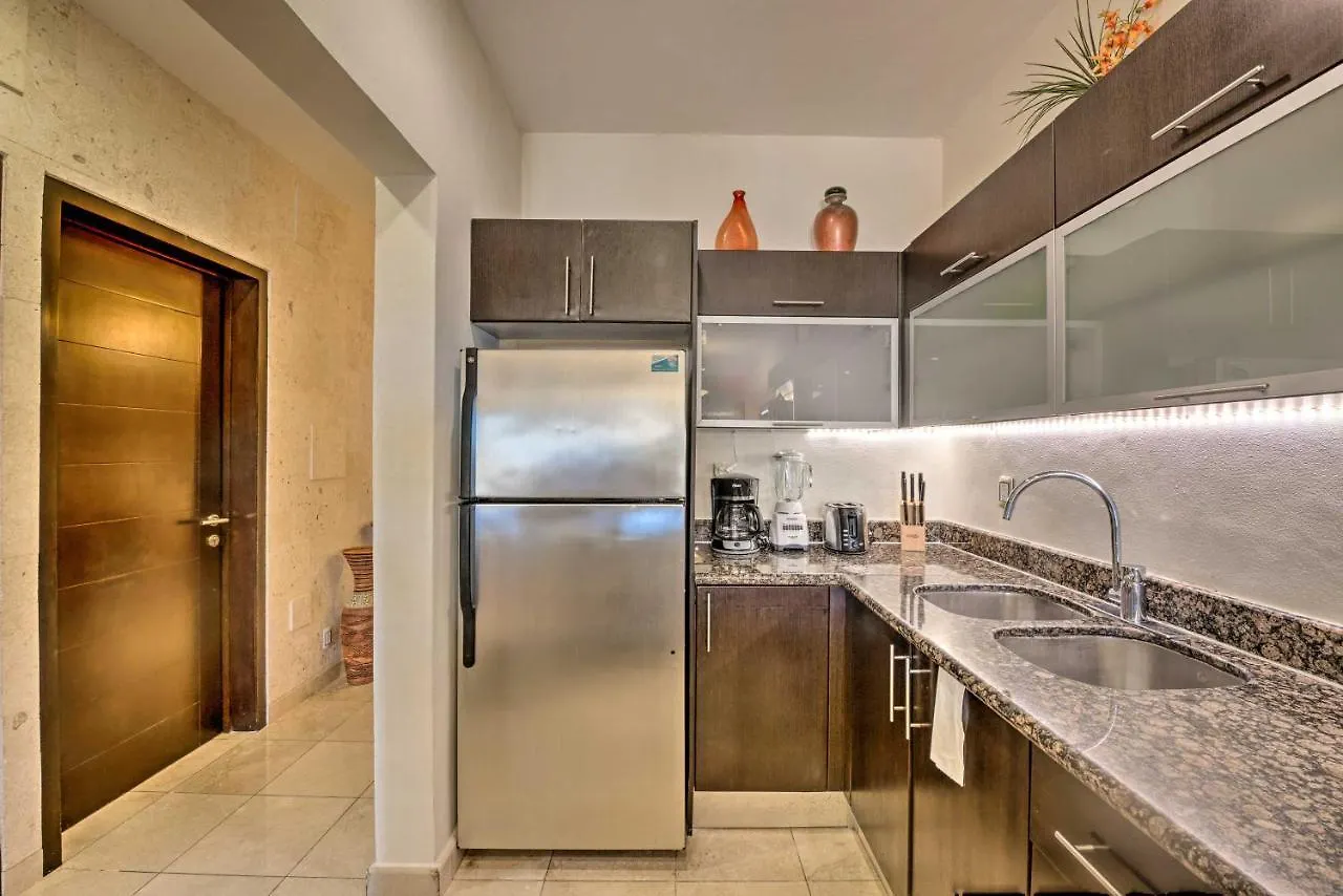 Playa Del Carmen Beachfront Condo With Pool Access! 0*, Playa del Carmen Mexico