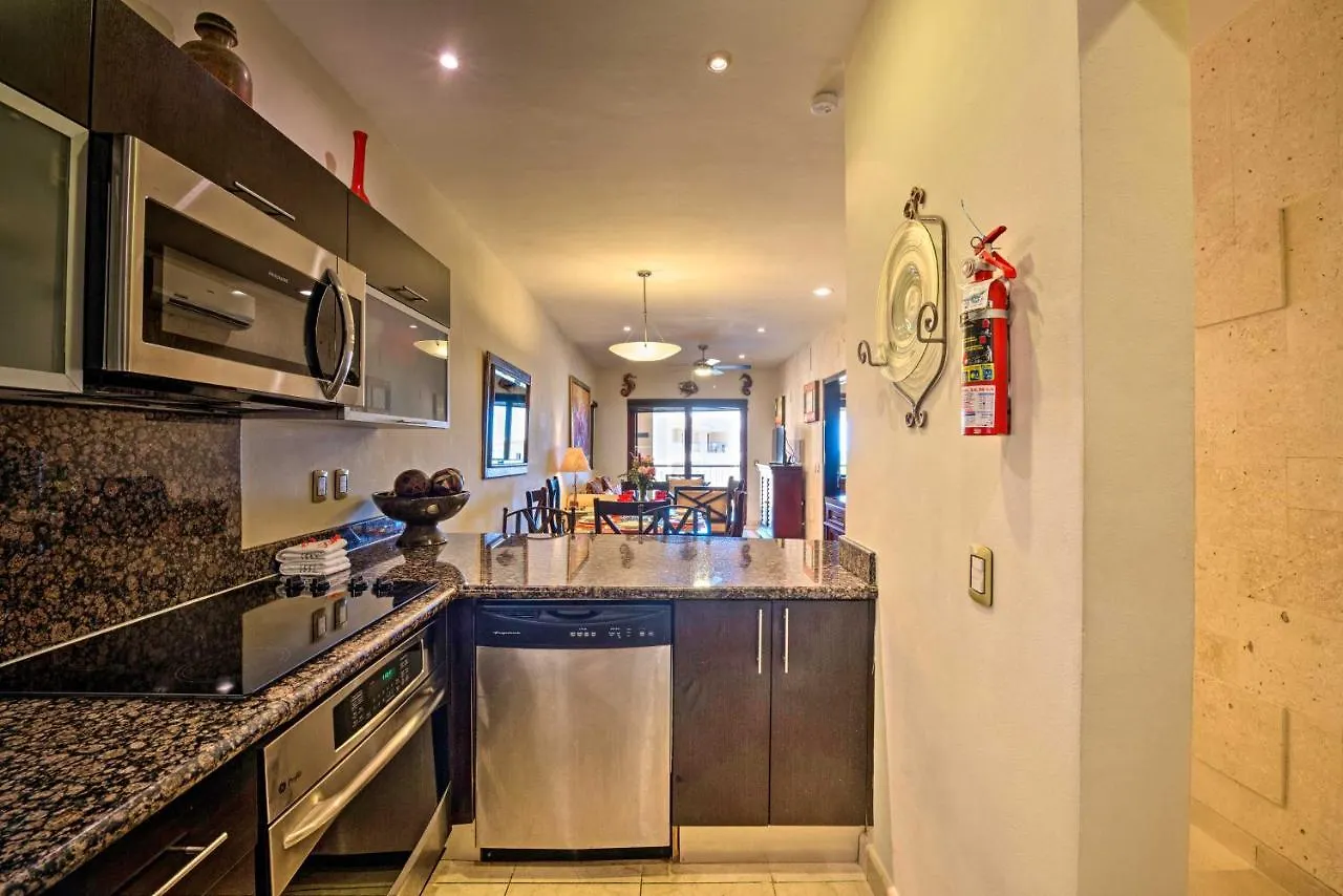 Playa Del Carmen Beachfront Condo With Pool Access! Apartment Playa del Carmen