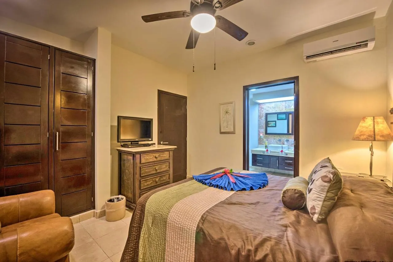 Playa Del Carmen Beachfront Condo With Pool Access! 0*, Playa del Carmen