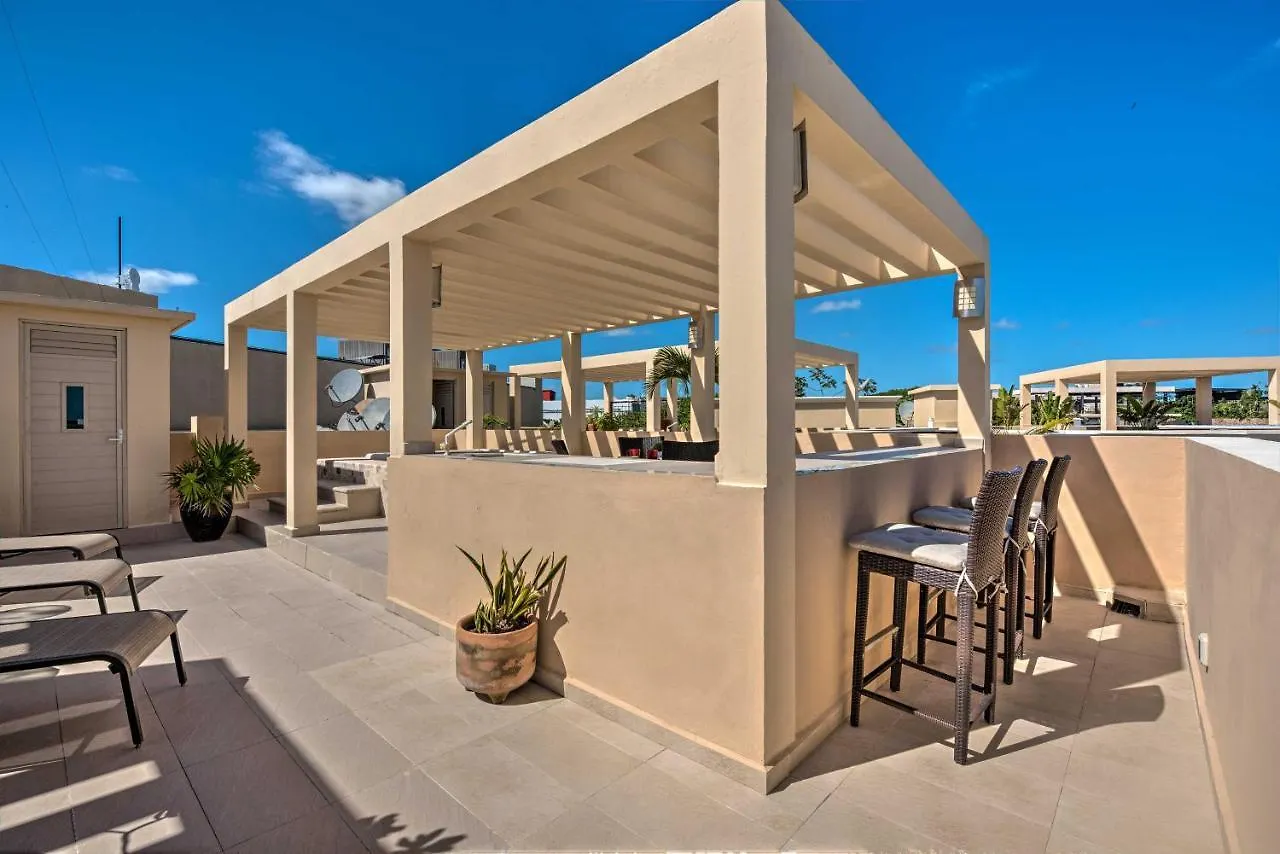 Playa Del Carmen Beachfront Condo With Pool Access! Mexico